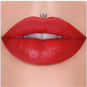 🔥 IN STOCK 🔥 JEFFREE STAR COSMETICS
Velvet Trap Lipstick (CONFESSIONAL)